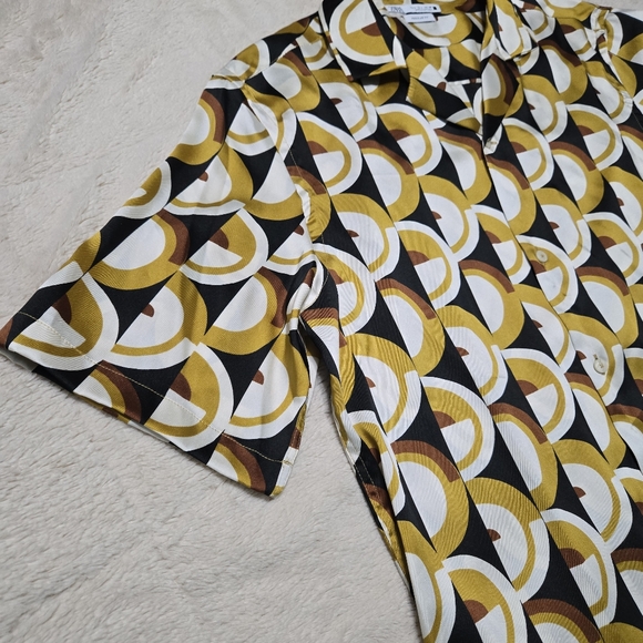 Zara Geometric Satin Soft Print Top, regular fit, Small - Picture 3 of 13